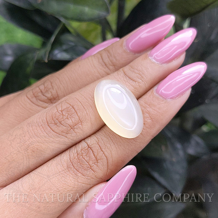 16.68 Ct. Cabochon Moonstone from Ceylon (Sri Lanka)
