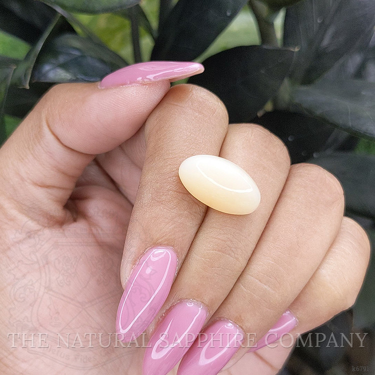 11.01 Ct. Cabochon Moonstone from Ceylon (Sri Lanka)