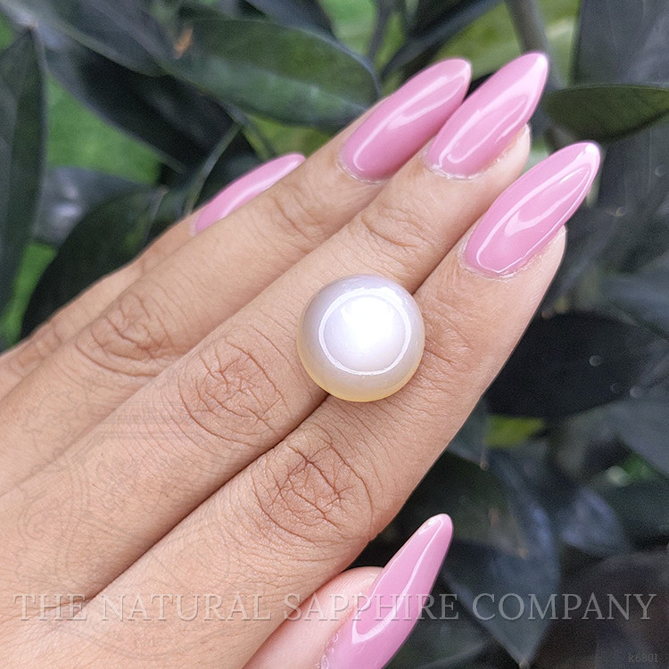 16.85 Ct. Cabochon Moonstone from Ceylon (Sri Lanka)