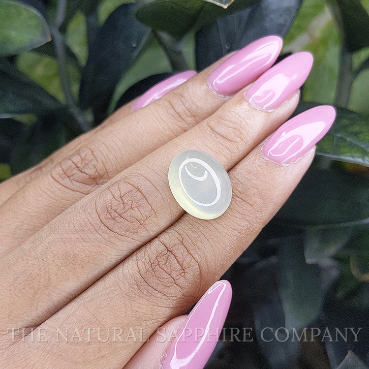 9.51 Ct. Cabochon Moonstone from Ceylon (Sri Lanka)