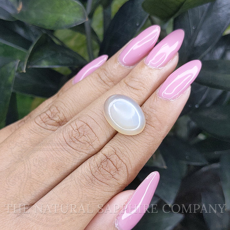 9.20 Ct. Cabochon Moonstone from Ceylon (Sri Lanka)