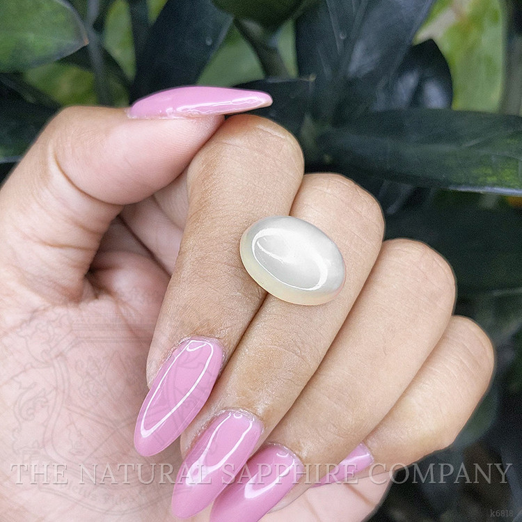 9.20 Ct. Cabochon Moonstone from Ceylon (Sri Lanka)