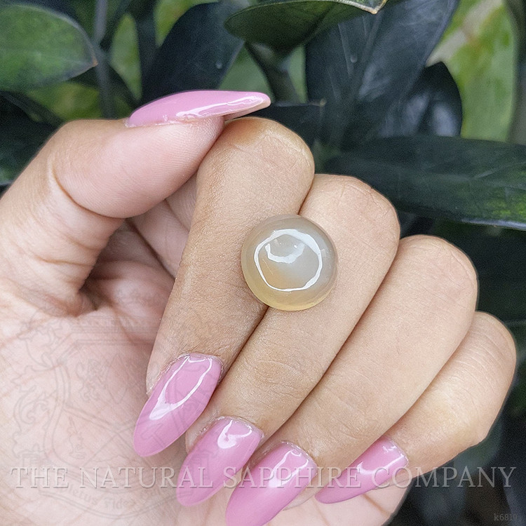 9.42 Ct. Cabochon Moonstone from Ceylon (Sri Lanka)