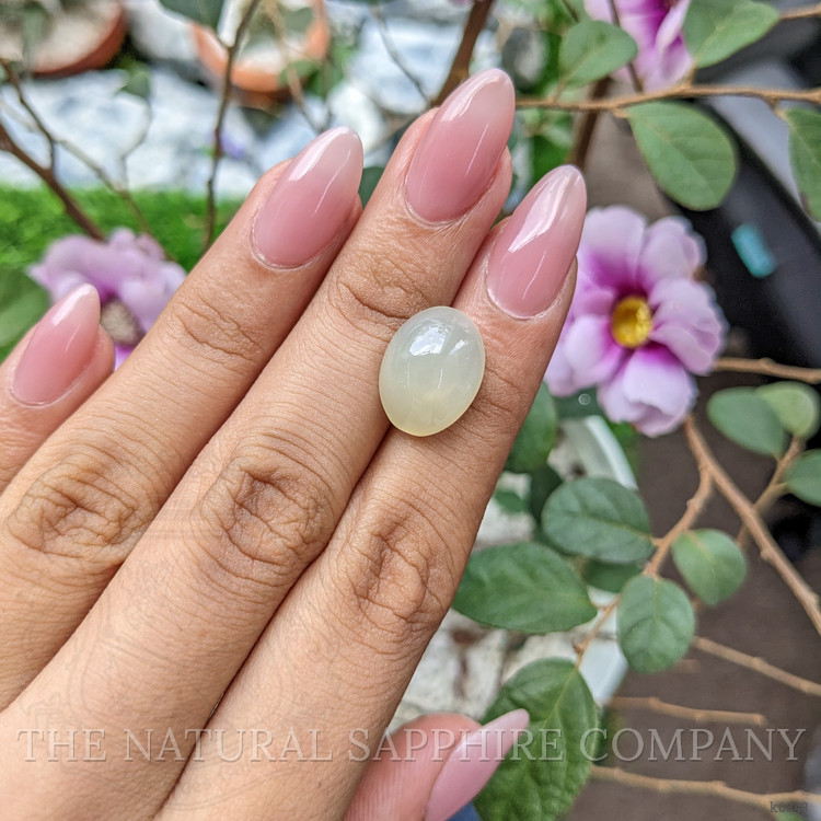 10.07 Ct. Cabochon Moonstone from Ceylon (Sri Lanka)