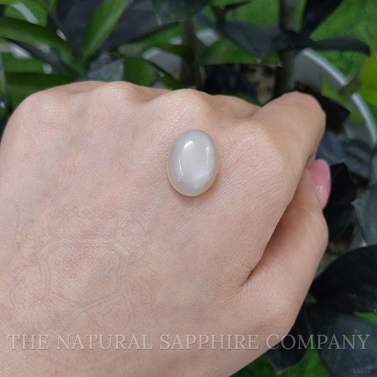 9.12 Ct. Cabochon Moonstone from Ceylon (Sri Lanka)