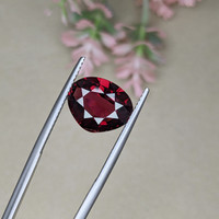 5.33 Ct. Rhodolite Garnet from Zimbabwe Life Style