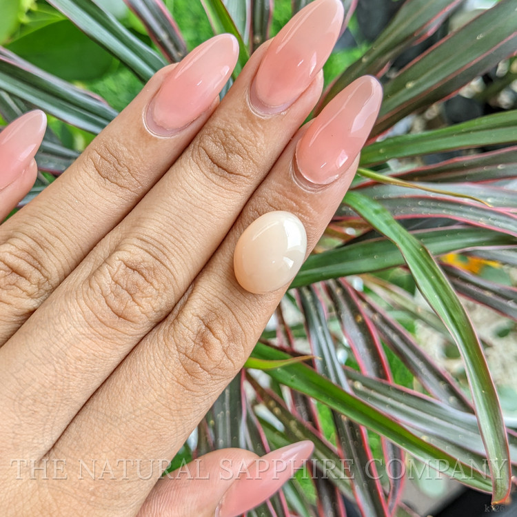 9.49 Ct. Cabochon Moonstone from Ceylon (Sri Lanka)