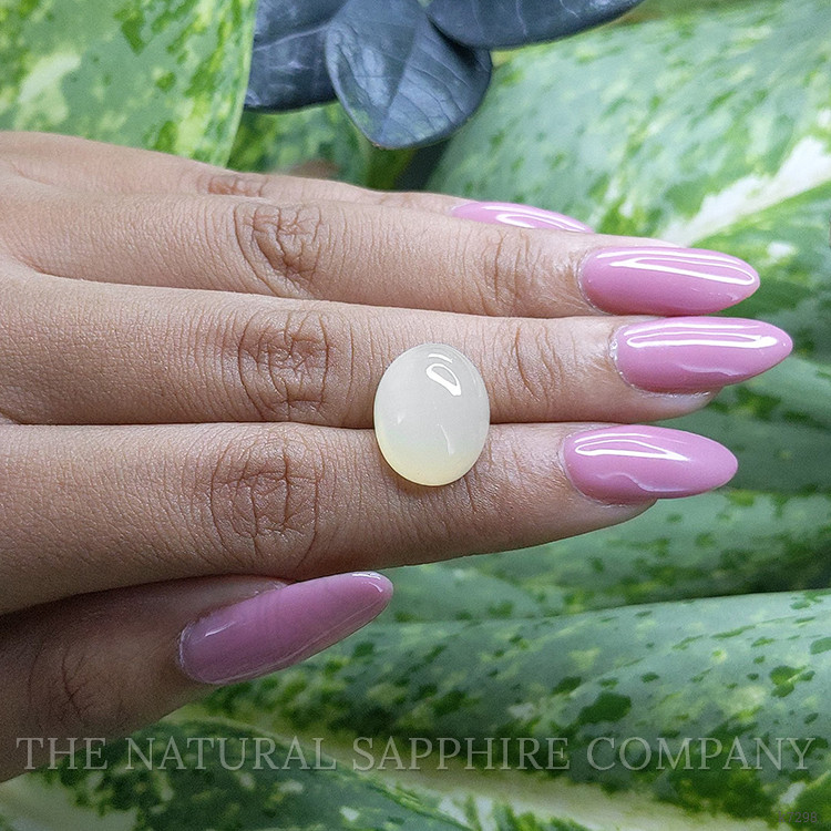 10.91 Ct. Cabochon Moonstone from Ceylon (Sri Lanka)