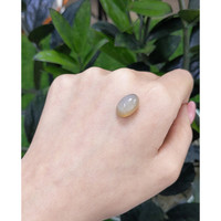 7.82 Ct. Cabochon Moonstone from Ceylon (Sri Lanka) Life Style