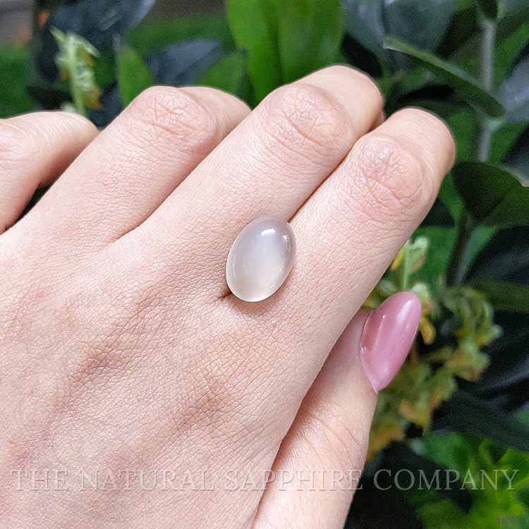 7.70 Ct. Cabochon Moonstone from Ceylon (Sri Lanka)