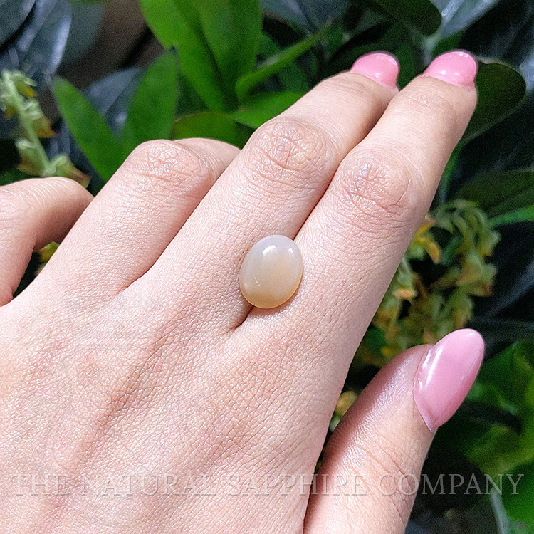 4.34 Ct. Cabochon Moonstone from Ceylon (Sri Lanka)