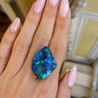 18.75 Ct. Boulder Opal from Australia Life Style