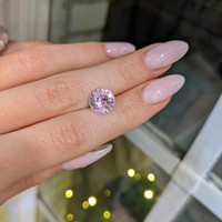 4.65 Ct. Purplish Pink Sapphire from Ceylon (Sri Lanka) Life Style