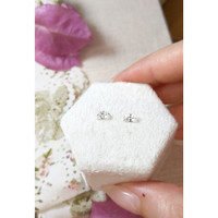 0.89&nbsp;Ct.Tw.Total Carat Weight White Sapphire Pair from Ceylon (Sri Lanka) Life Style