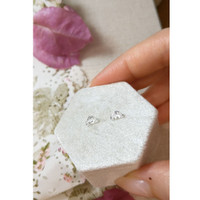 0.82&nbsp;Ct.Tw.Total Carat Weight White Sapphire Pair from Ceylon (Sri Lanka) Life Style