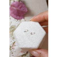 0.90&nbsp;Ct.Tw.Total Carat Weight White Sapphire Pair from Ceylon (Sri Lanka) Life Style