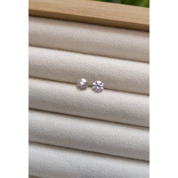 1.62&nbsp;Ct.Tw.Total Carat Weight White Sapphire Pair from Ceylon (Sri Lanka) Life Style