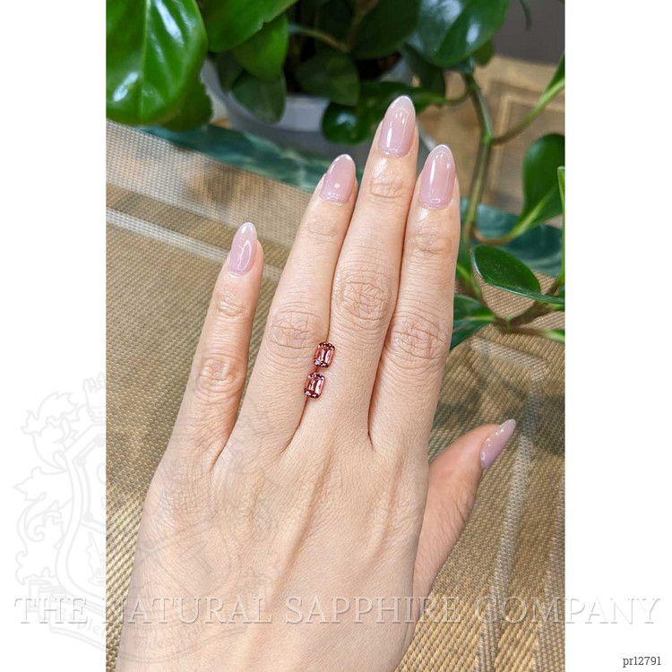 1.67 Ct.Tw. Malaya Garnet Pair from Tanzania