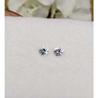 1.15&nbsp;Ct.Tw.Total Carat Weight White Sapphire Pair from Ceylon (Sri Lanka) Life Style