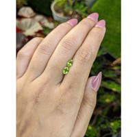 0.94&nbsp;Ct.Tw.Total Carat Weight Green (Lime Green) Peridot Pair from Ceylon (Sri Lanka) Life Style
