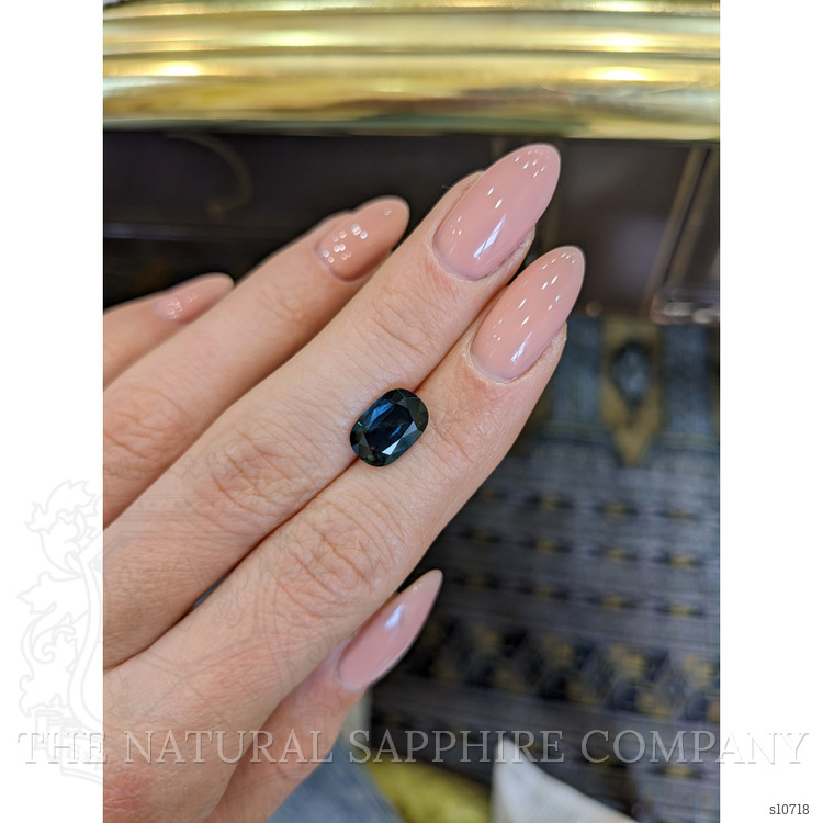 3.17 Ct. Greenish Blue Sapphire from Ceylon (Sri Lanka)