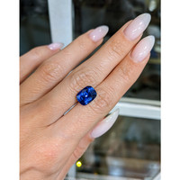4.54 Ct. Blue Sapphire from Ceylon (Sri Lanka) Life Style