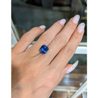 4.14 Ct. Blue Sapphire from Ceylon (Sri Lanka) Life Style