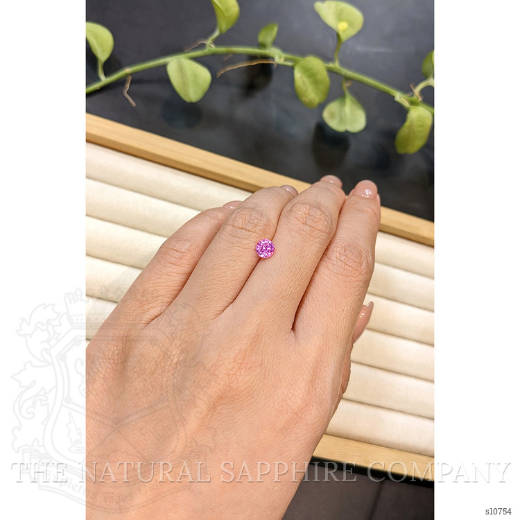 0.85 Ct. Pink Sapphire from Ceylon (Sri Lanka)