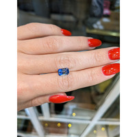 2.07 Ct. Bi Color Sapphire from Ceylon (Sri Lanka) Life Style