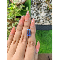 6.90 Ct. Bi Color Sapphire from Ceylon (Sri Lanka) Life Style