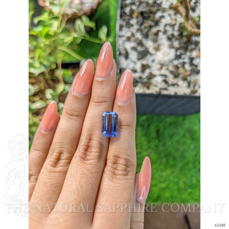 6.90 Ct. Bi Color Sapphire from Ceylon (Sri Lanka)