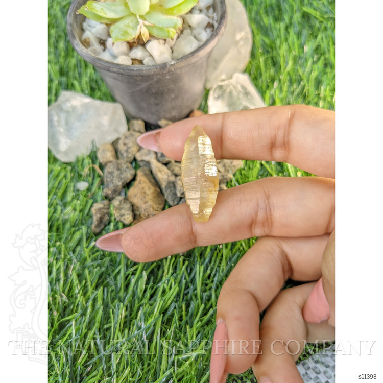 27.82 Ct. Yellow Sapphire Crystal from Ceylon (Sri Lanka)