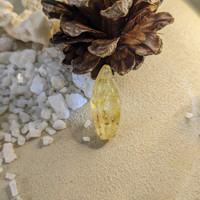 24.44 Ct. Yellow Sapphire Crystal from Ceylon (Sri Lanka) Life Style