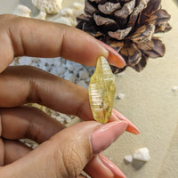 24.44 Ct. Yellow Sapphire Crystal from Ceylon (Sri Lanka) Life Style