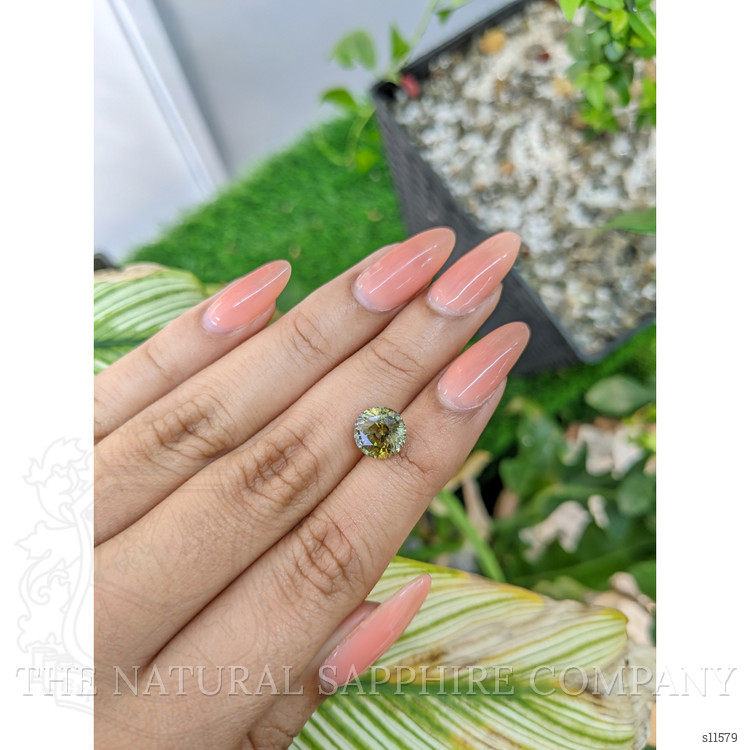 3.76 Ct. Bi Color Sapphire from Ceylon (Sri Lanka)