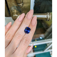 8.03 Ct. Blue Sapphire from Ceylon (Sri Lanka) Life Style