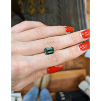 4.03 Ct. Bluish Green Sapphire from Ceylon (Sri Lanka) Life Style