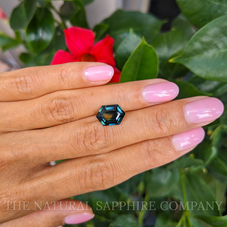 3.86 Ct. Bi Color Sapphire from Ceylon (Sri Lanka)