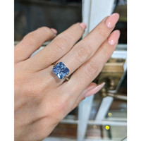 4.20 Ct. Blue Sapphire from Ceylon (Sri Lanka) Life Style
