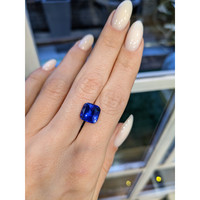 4.96 Ct. Blue Sapphire from Ceylon (Sri Lanka) Life Style