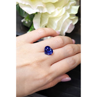 7.01 Ct. Blue Sapphire from Ceylon (Sri Lanka) Life Style