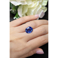 7.02 Ct. Blue Sapphire from Ceylon (Sri Lanka) Life Style