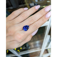 7.64 Ct. Blue Sapphire from Ceylon (Sri Lanka) Life Style