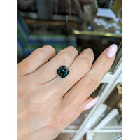 4.51 Ct. Greenish Blue Sapphire from Ceylon (Sri Lanka) Life Style