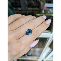 4.08 Ct. Greenish Blue Sapphire from Ceylon (Sri Lanka) Life Style