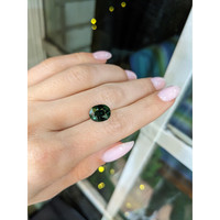 5.05 Ct. Bluish Green Sapphire from Ceylon (Sri Lanka) Life Style