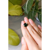 4.51 Ct. Bluish Green Sapphire from Madagascar Life Style