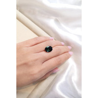 8.09 Ct. Bluish Green Sapphire from Madagascar Life Style
