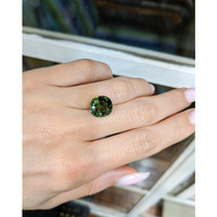 6.45 Ct. Green Sapphire from Ceylon (Sri Lanka) Life Style