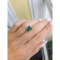 4.01 Ct. Bluish Green Sapphire from Ceylon (Sri Lanka) Life Style